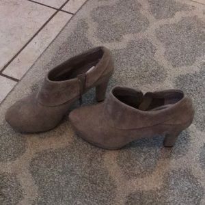 Me Too booties size 9 Never worn